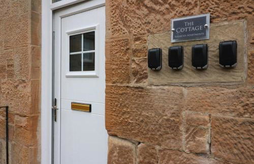 Signature - Linden Cottage Room 1 - Photo 10