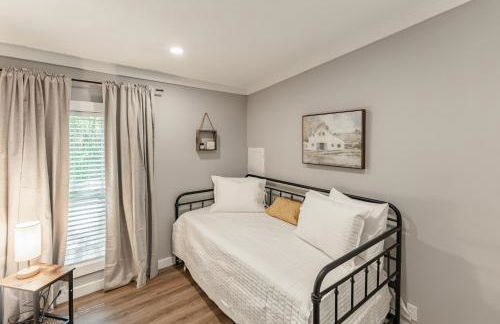 Cozy Villa Stay Gorgeous Views Unit C - Photo 14