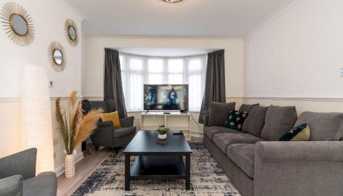 Spacious 4 Bed House Free Parking Near Station - Pass the Keys - Foto 2, Other