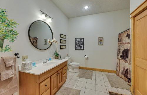 Cabin with Hot Tub and WiFi 4 Mi to Snowshoe Resort - Foto 24