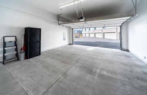 Dwntn Lux Townhome - Best Amenities- 3BD, 4BA - Photo 36