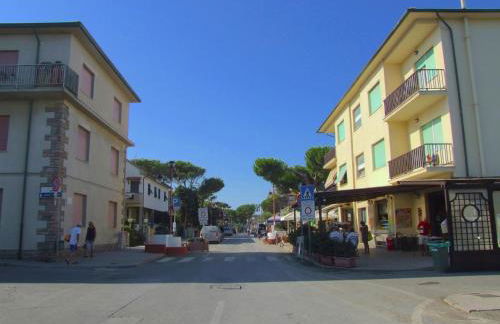 Huge Holiday Home in Marina di Castagneto Carducci near Sea - Foto 33