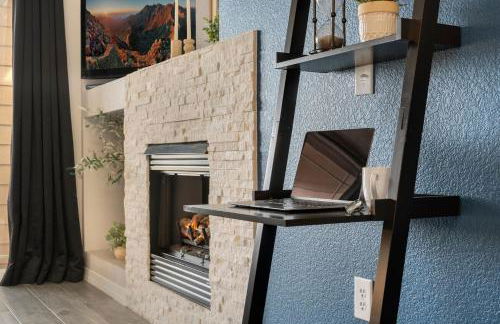 Timberline Retreat - King Bed, Fireplace & Pool! - Foto 47