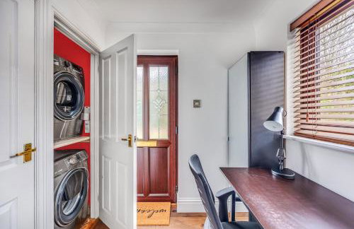 Shenley House - Close to City Centre - Driveway Parking, Self-Check-In, Workspace, Fast WiFi and Smart TV by Yoko Property - Foto 20