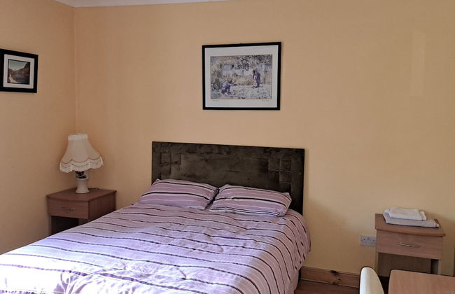 Spacious 6-bed House 10 Minutes From Knock Airport - Photo 3