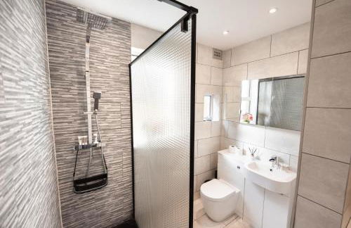 Victorian 2 Bedroom Flat, King Beds, Free WiFi, Near Shops & Transport, E17 - Foto 26