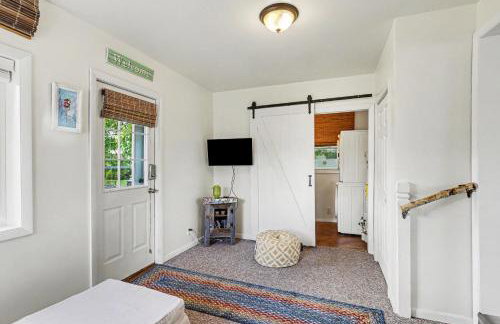 Cozy Downtown Cottage Near Beach and Pier - Foto 27