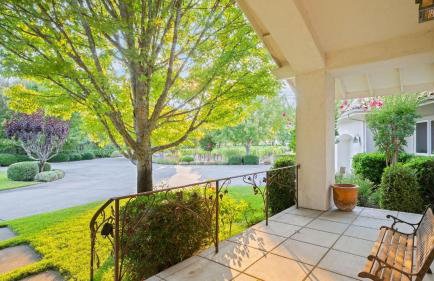 Vineyard Estate w Pool Spa Bocce Ball Mins to Wineries Park Lawndale Manor by AvantStay - Foto 35