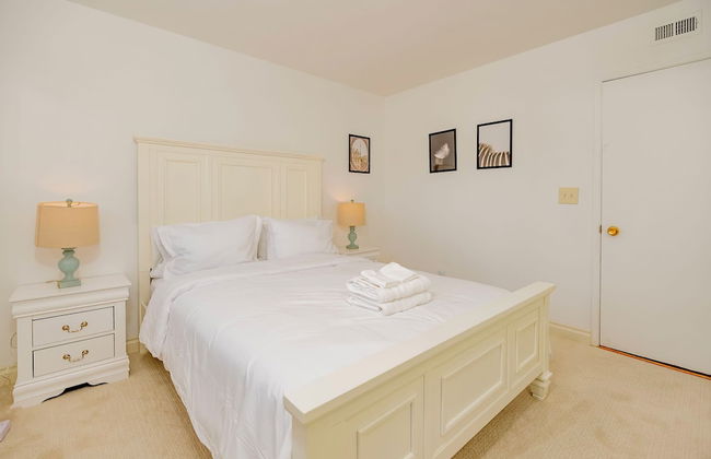 Serene Retreat & Modern Comforts in Rowland Heights - Foto 19