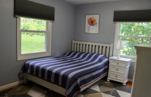 Large home with hot tub in serene wooded setting - Foto 41