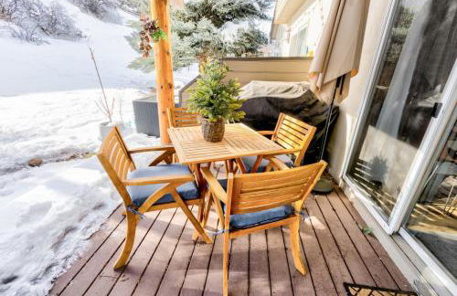 Perfectly Located 3 Bed 3.5 Bath Beautiful Townhome - Photo 35