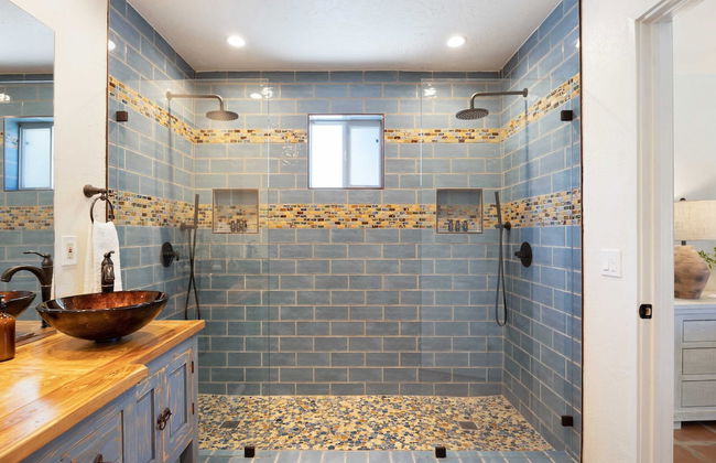 Starlight Estate by Avantstay 26 People! Architectual Mansion w/ Pool, Tennis Court, Game Room - Photo 13