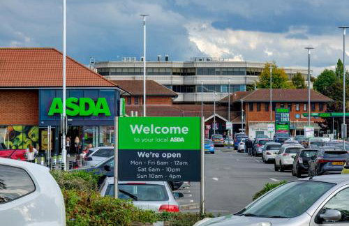 Stylish 1 Bed Apt 4 Min to Airport WiFi & Parking - Foto 19