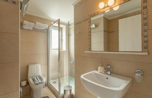 IRIS, Luxury Stone Villa in Stoupa with Private Infinity Pool, BBQ and Amazing Sea View - Foto 7