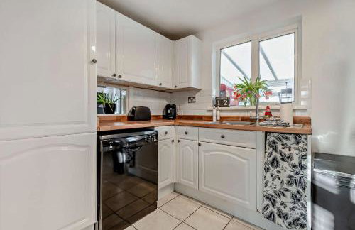 Rockford Cottage 3 Bed Modern New Forest House with Garden - Foto 9