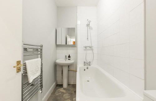 New! Lovely 1BR Flat with Patio in Herne Hill - Foto 15