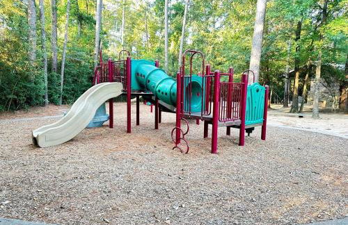 Cozy 4bdrm 3bath Home in The Woodlands - Photo 40