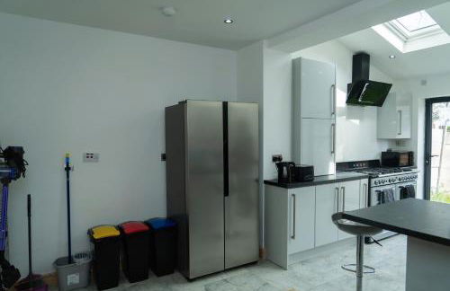 4 Bed Failsworth Home - 3 Bathrooms - Free Parking - Ideal For Contractors & Families - FREE 1 HR EARLY CHECK-IN OR 1 HR LATE CHECK-OUT FOR 2 NIGHT STAY BOOKINGS UNTIL THE END OF MAY - Foto 43