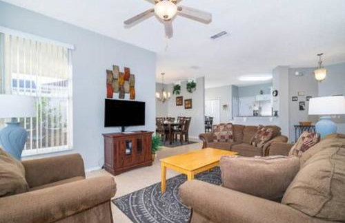 Newly Renovated Close to Disney w Private Pool - Foto 13