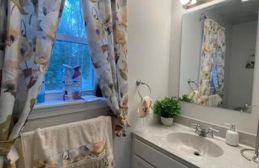 Pocono Escape - Modern & Cozy - Foto 33