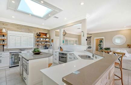 Blue Lagoon Hideaway 3BR Coastal Chic Retreat - Foto 9