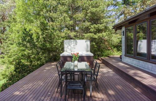 Luxe Beachfront, Hot Tub, Kayaking, Walk to Town - Foto 22