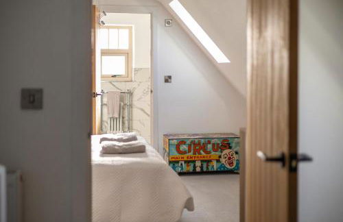 Stunning 5-bed Barn Conversion in Newark-on-Trent by Renzo, Beautiful Surroundings, Sleeps 10! - Foto 25