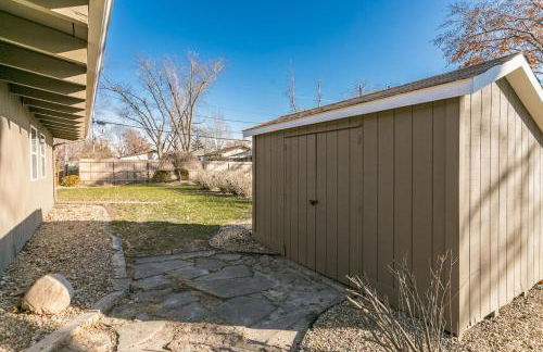 Mid-Century Style And Class In Quiet NE Location - Foto 27