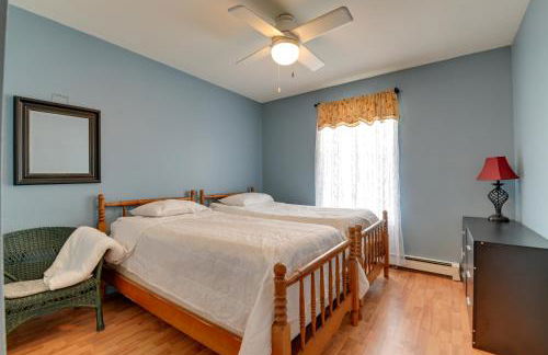 Waterfront Lake George Retreat with Shared Dock - Foto 12