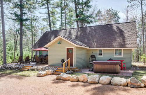 Northwood Tours Escape Hot Tub and Lake Access! - Foto 1