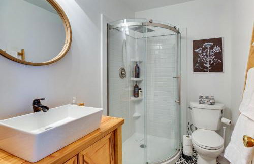 Oak Island Vacation Rental with Decks, Walk to Beach - Foto 19