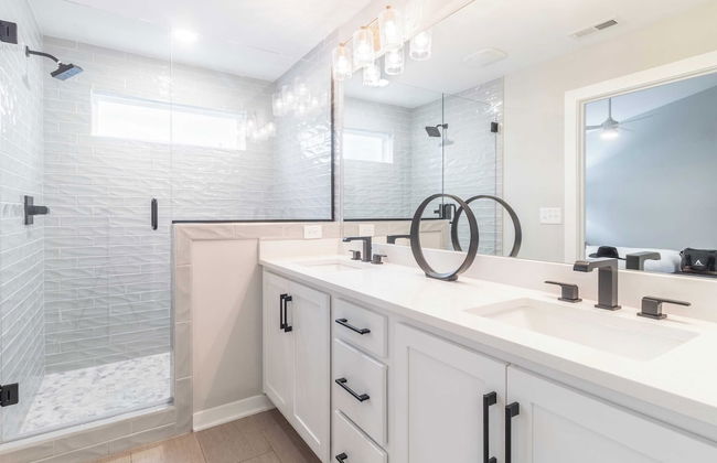 Monty by Avantstay 4bdr 4ba, Balcony w/ Outdoor Seating, 5mins to DT - Photo 19