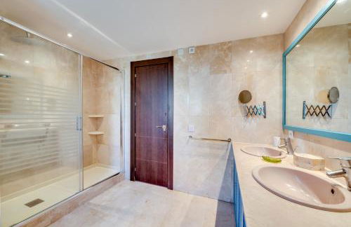 Villa in Marbella with golf views - Photo 14