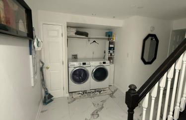 Luxury 2 bedroom basement - Foto 7