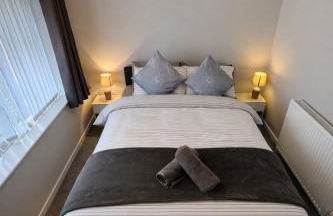 Charming 3 BR - NEC HS2- Long Stays Wifi Parking Airport - Foto 3