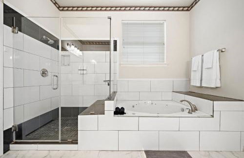 Houston Lake Retreat Pool Lake Front Spa - Foto 31