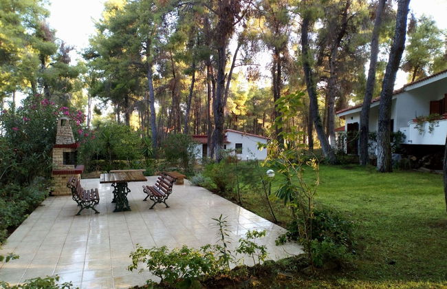 Family Villa in Sani - Sleeps 6 - Parking - Wifi - Foto 6