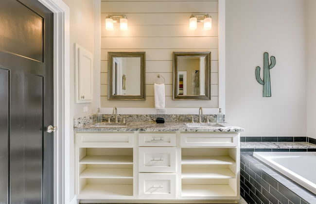 Centrally Located Stunning 3BR 2BA Near Downtown - Foto 23