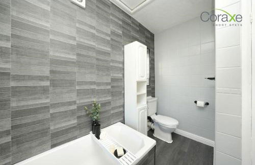3 Bedroom Luxe Living for Contractors and Families by Coraxe Short Stays - Foto 24