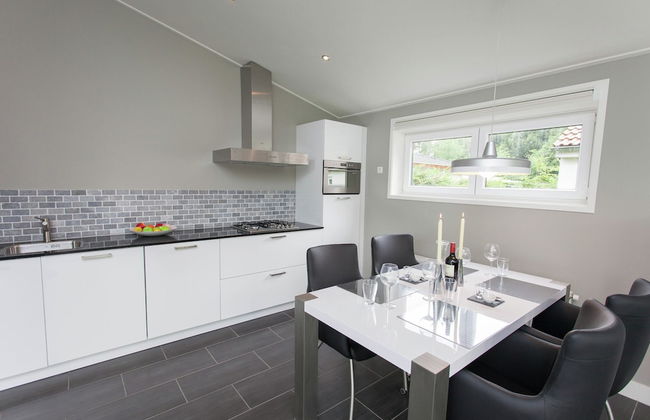 Family Getaway w/ Garden - Photo 5