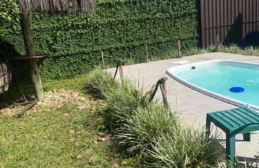 Casa com piscina a 500 metros da praia - Foto 1
