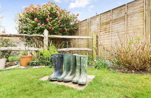 'BRAMLEY FALL COTTAGE' NEW AVAILABILITY - Attached Cottage,3 Bedrooms-1 on ground level, SLEEPS 6-2 Bathrooms, Wittering and Chichester easy drive, Child friendly,Small Breed Dog Friendly 2 max, Parking-EV Point - Foto 25