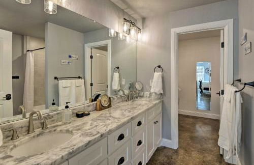 Hot Tub and Fire Pit! Cozy Granbury Escape Near Lake - Foto 28