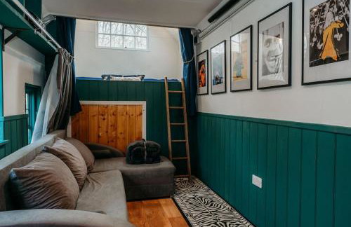 Heron's Perch- A pond-side retreat with cinema room - Photo 6