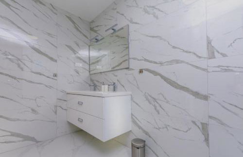 Modern Casa di Lucija with heated pool, near Airport, own parking - Foto 20