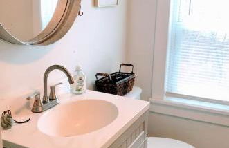 Sunny & Open 2 Bdrm - Close to Stowe Village, Shopping, Mtn Views! - Foto 17