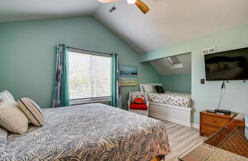 Walk to Ocean Surfside Beach Gem with Private Pool - Foto 18