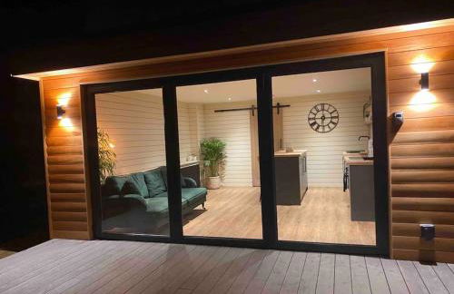 brand new cozy cabin with parking - Foto 24