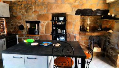 Coeur de granit rose, meublé alliant le charme de l'authentique breton et du confort, classé 3 étoiles, à 5mn de 13 plages de la réputée cote de granit rose - Foto 4