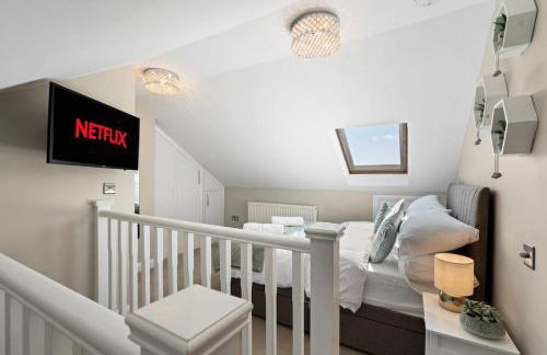 Luxury 4-Bed Family & Group Home-King or Twin Beds-Driveway, Garden-Near Gatwick - Foto 17